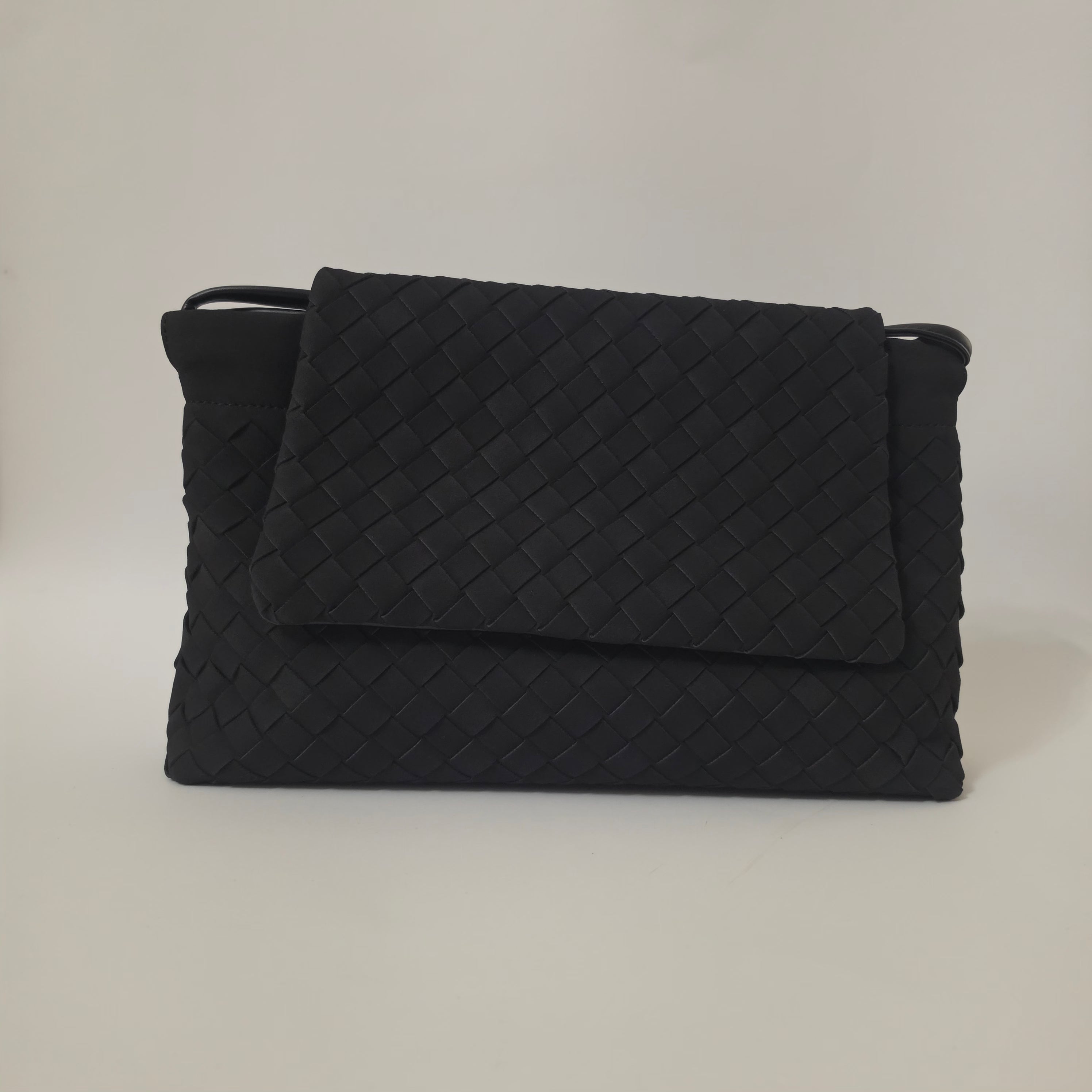 BOTEGA model tašne u crnoj boji VELUR /301