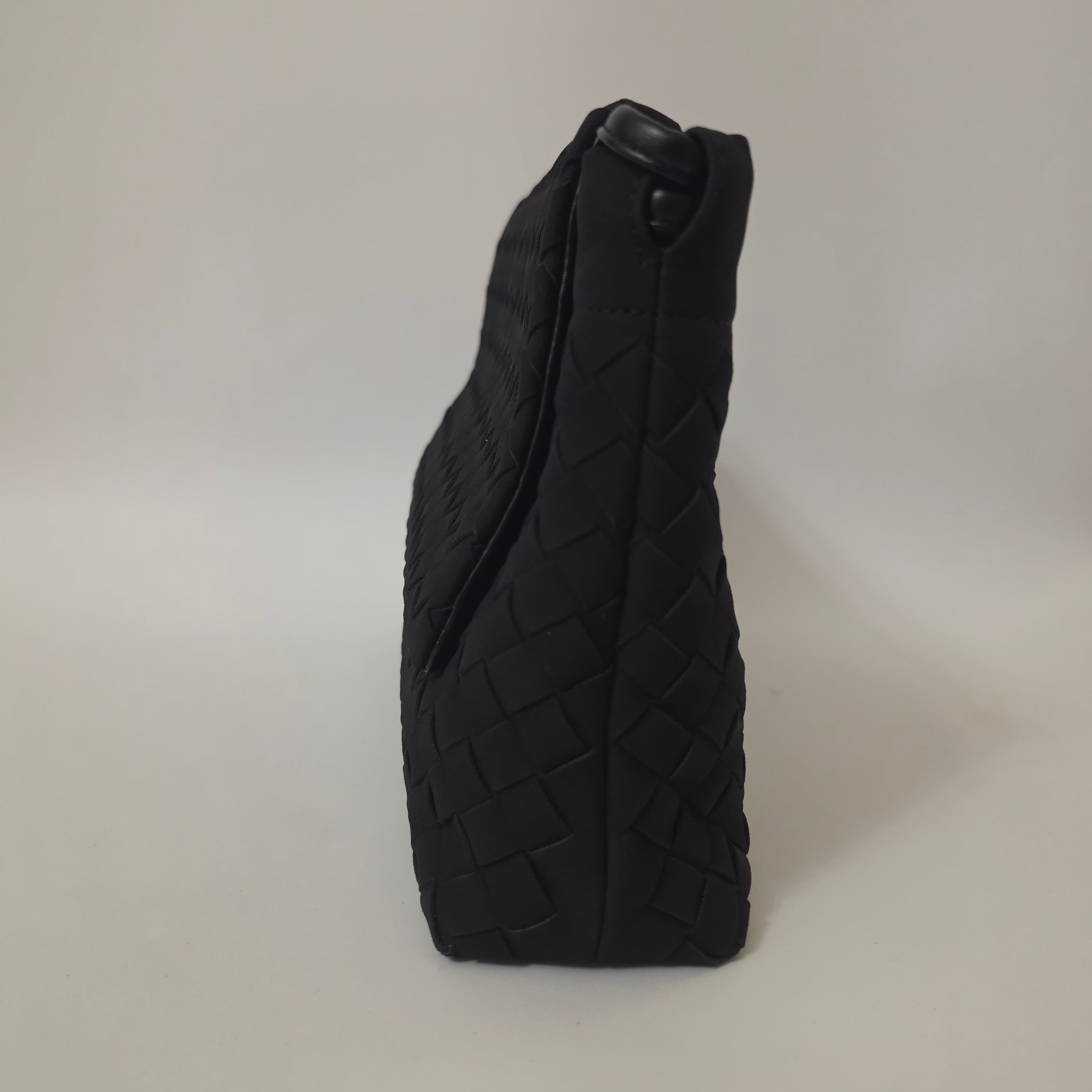 BOTEGA model tašne u crnoj boji VELUR /301