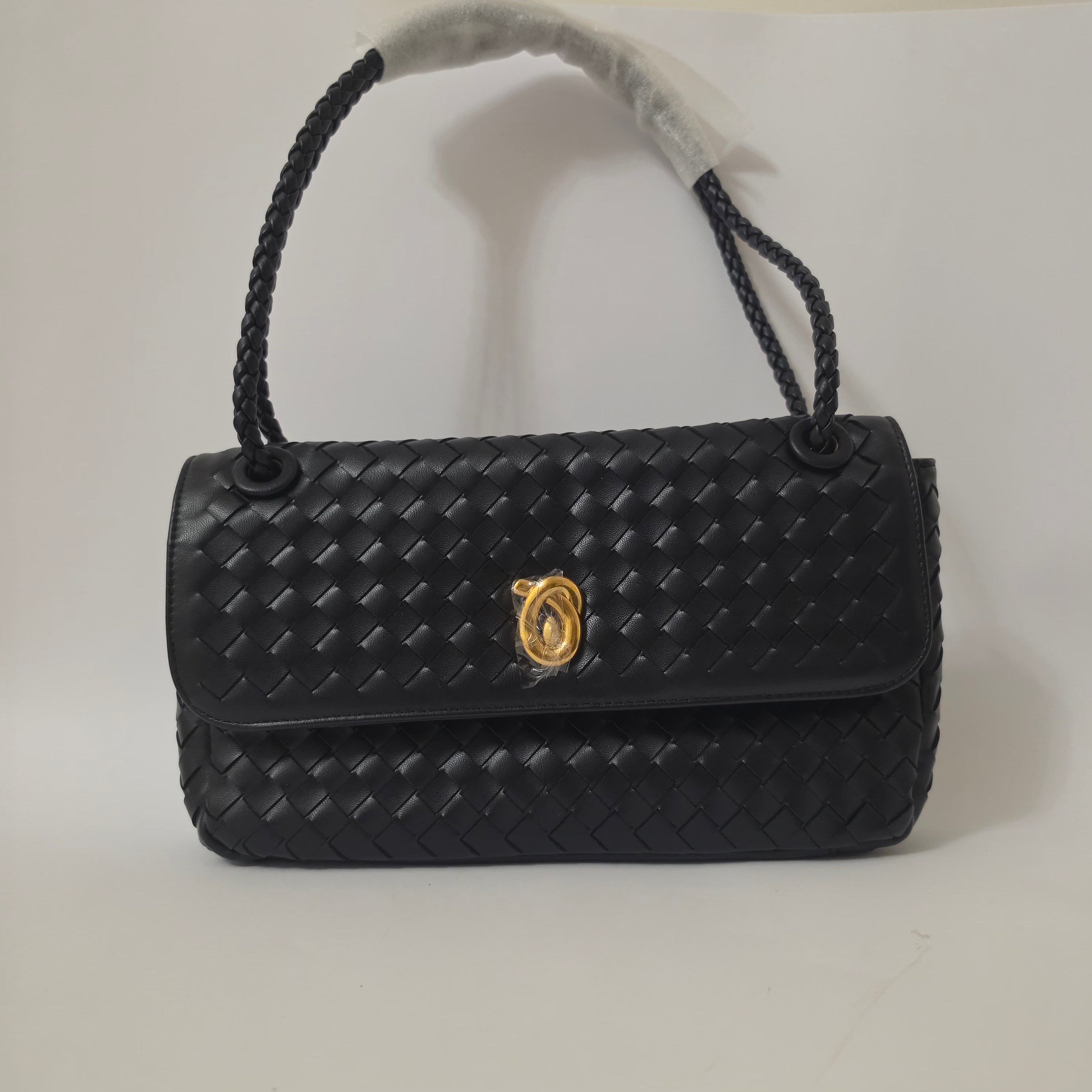 BOTEGA model tašne u crnoj boji /302