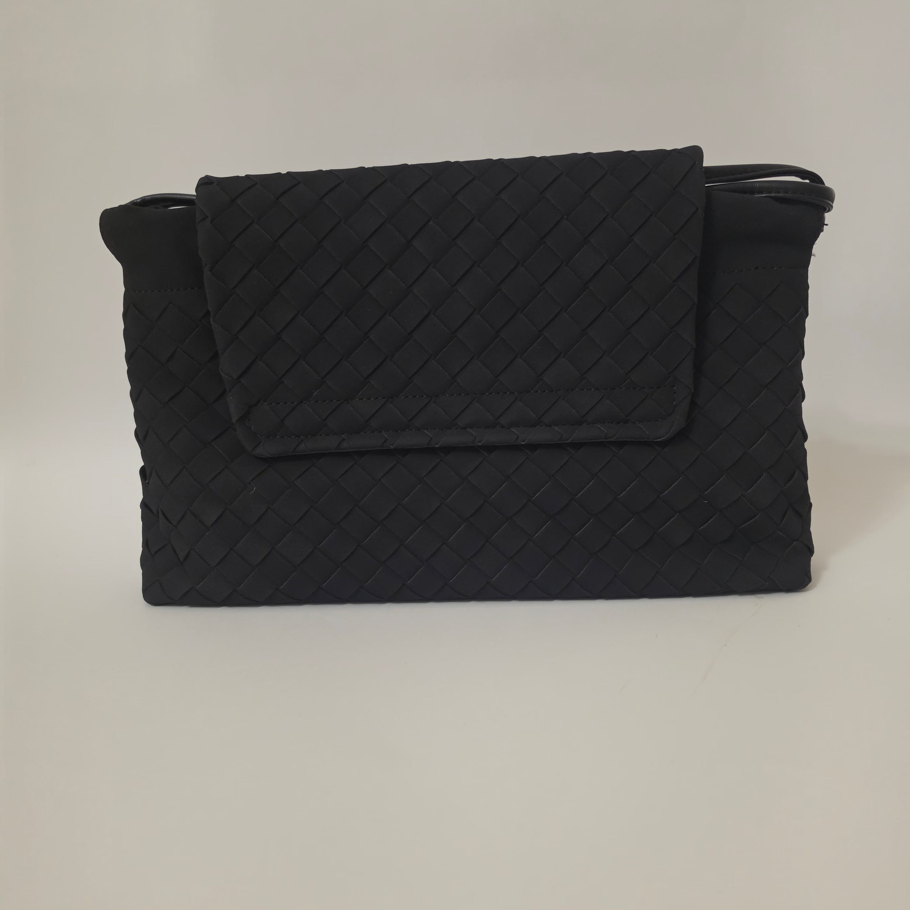 BOTEGA model tašne u crnoj boji VELUR /301