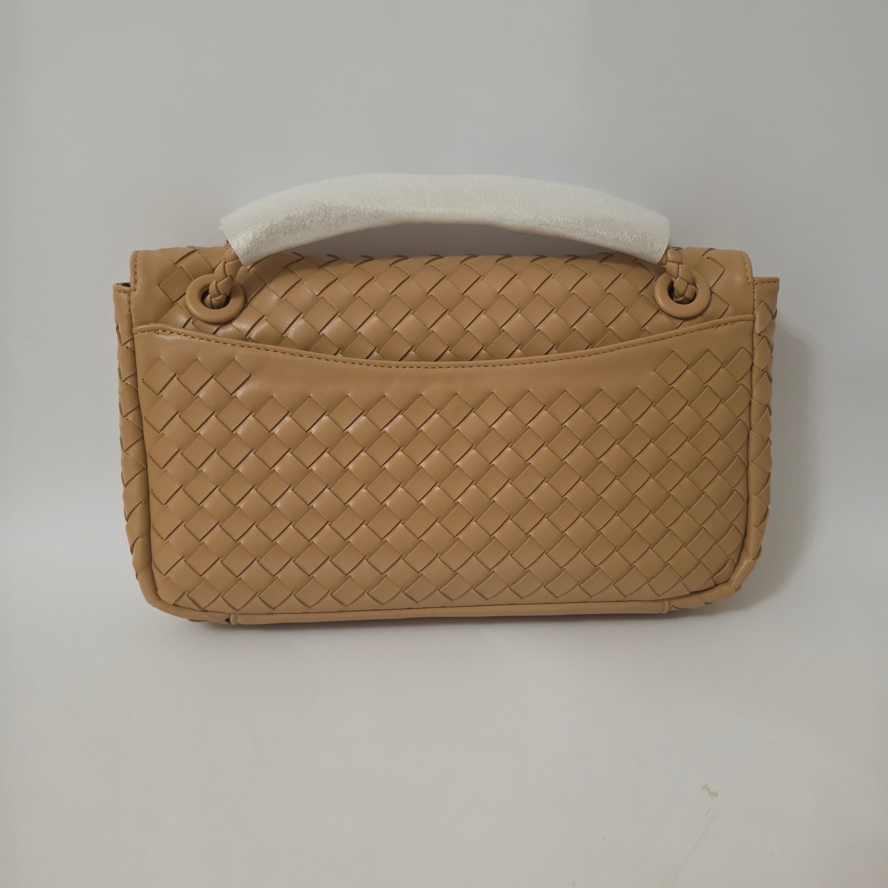BOTEGA model tašne u bež boji /302
