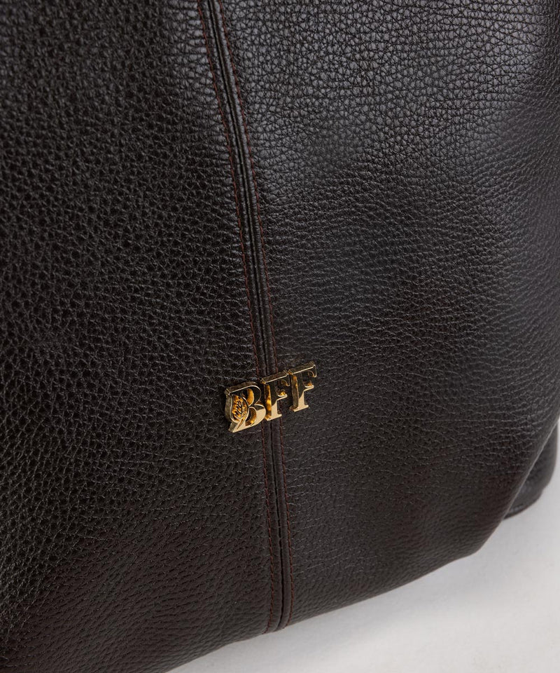 TAMNO BRAON TAŠNA DAMASK/172